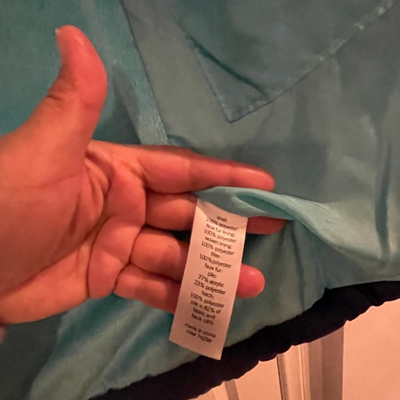 So , Size 7/8 Ombre blue / green puffer jacket Faux fur hood is removable - Picture 3 of 6